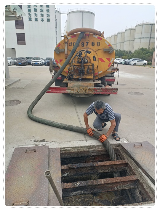 西昌镇隔油池清掏