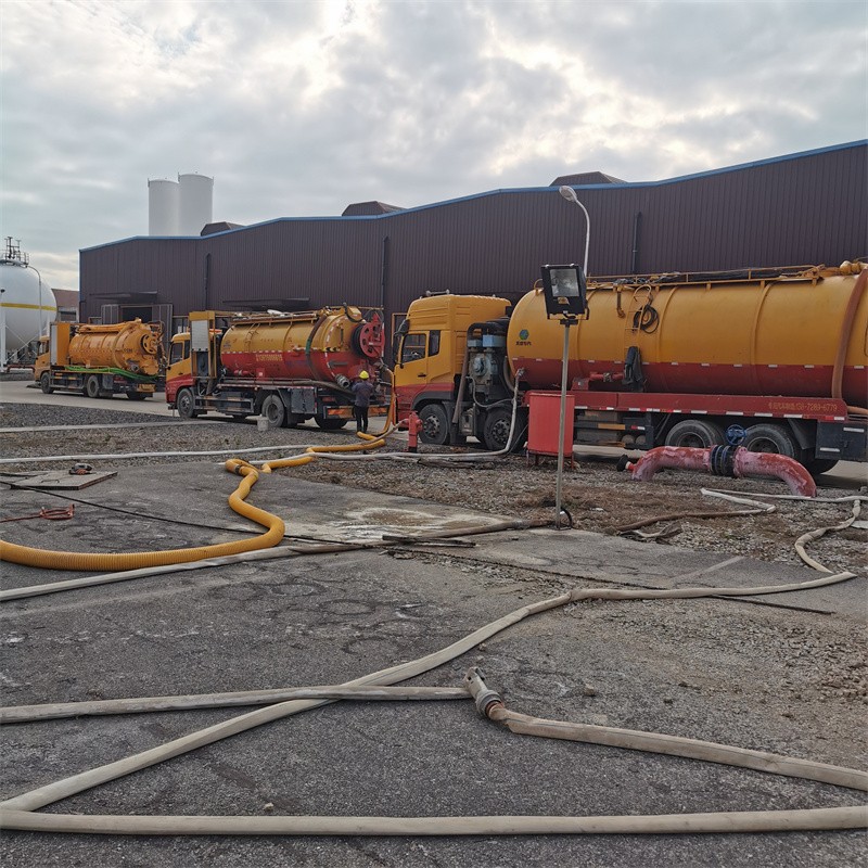 西昌镇污水池清理