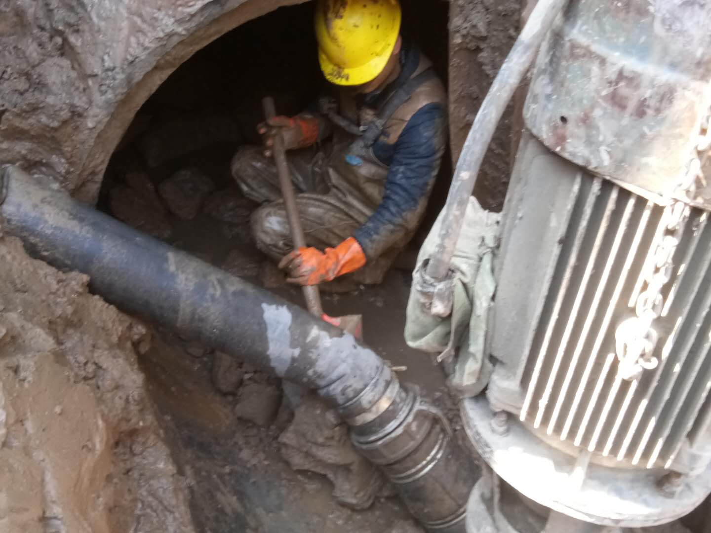 西昌镇管道清淤