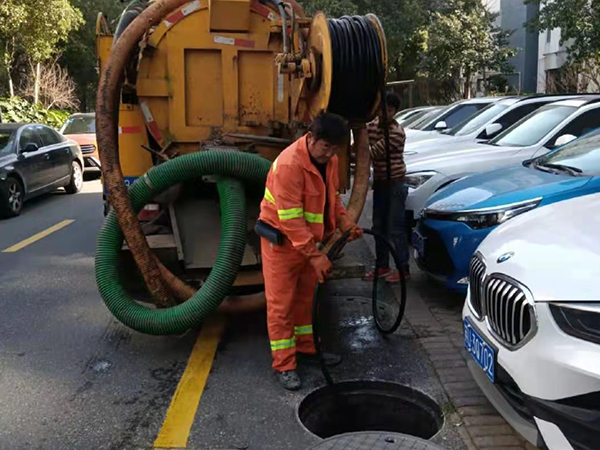 西昌镇排污管道清淤