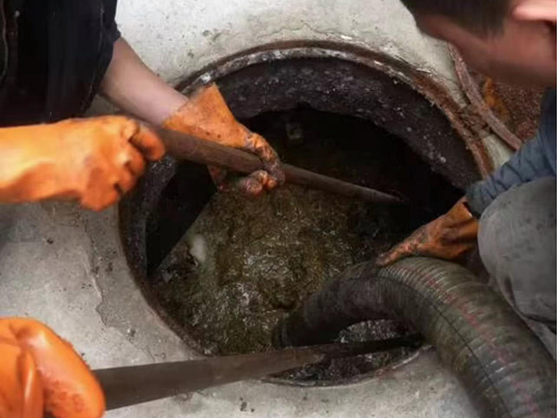 西昌镇清理化粪池时如何避免沼气的危害?